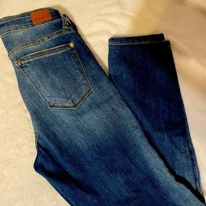 Relaxed fit jeans with some stretch. Straight fit. Gently used.